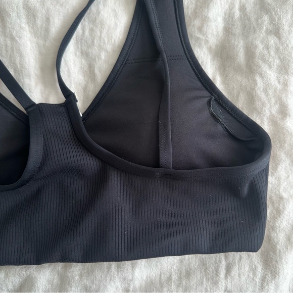 ALO Yoga Airlift Ribbed Jump Start V-Neck Bra - Picture 5 of 6